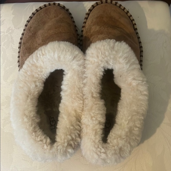 UGG women’s Cozy Brown and Cream Slippers slip-on shoes size 8 - Picture 4 of 8